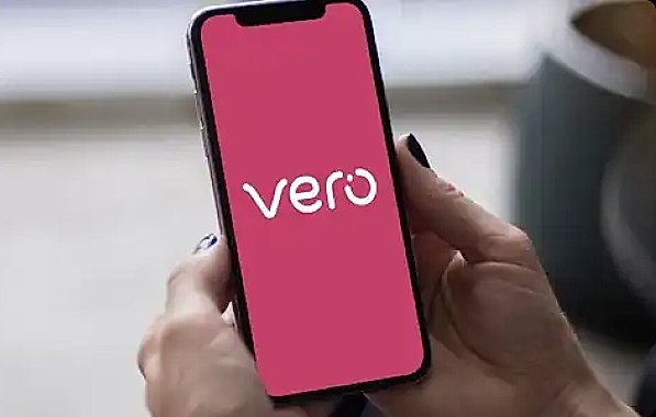 Cliente utilizando serviço de internet da Vero Internet